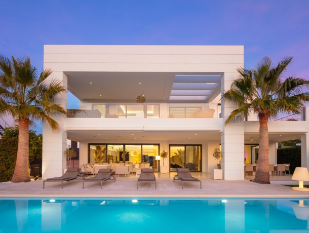 Villa for sale in Nueva Andalucía, Marbella