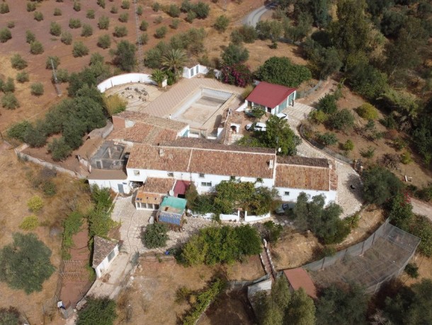 Villa for sale in Almogía, Marbella