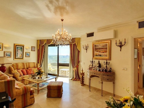 Apartment for sale in Atalaya, Marbella