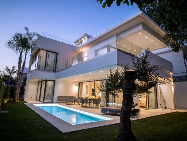 Villa for sale in The Golden Mile, Marbella