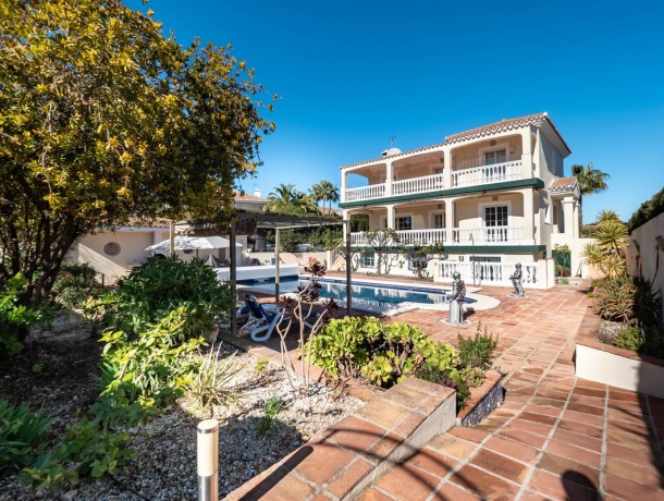 Villa for sale in Coín, Marbella