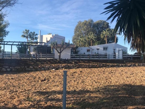 Villa for sale in Selwo, Marbella