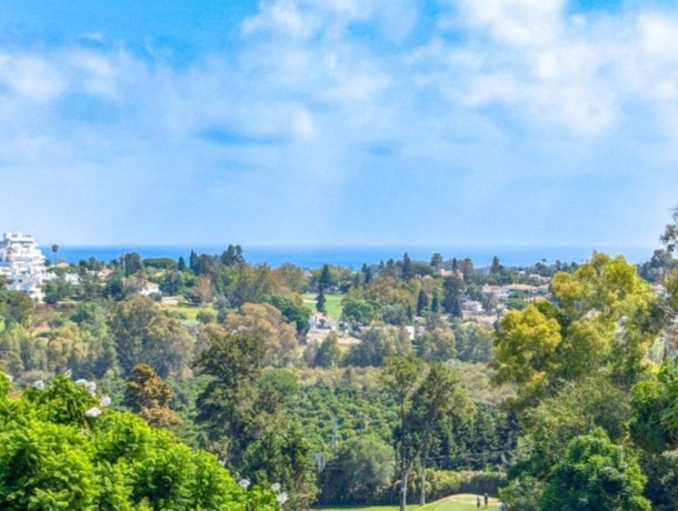 Apartment for sale in Atalaya, Marbella