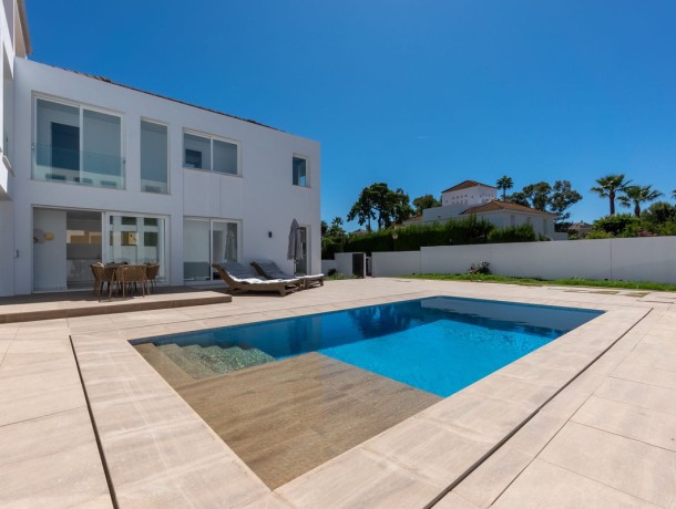 Villa for sale in Nueva Andalucía, Marbella