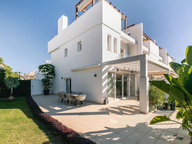 Townhouse for sale in Calahonda, Marbella