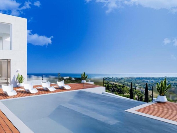 Villa for sale in Río Real, Marbella