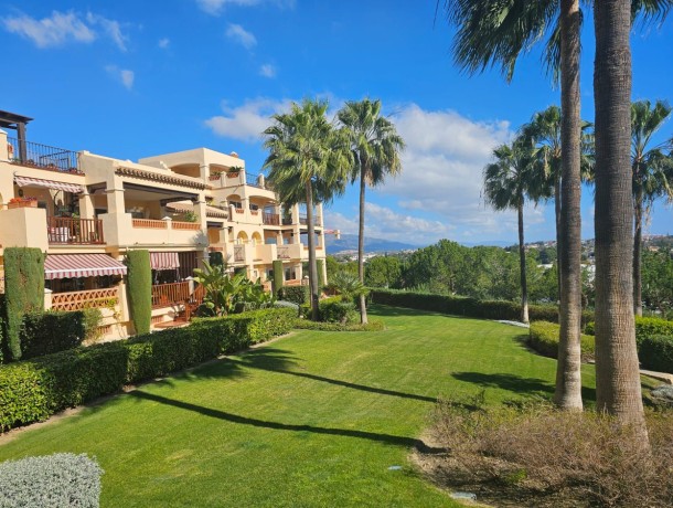 Apartment for sale in Atalaya, Marbella
