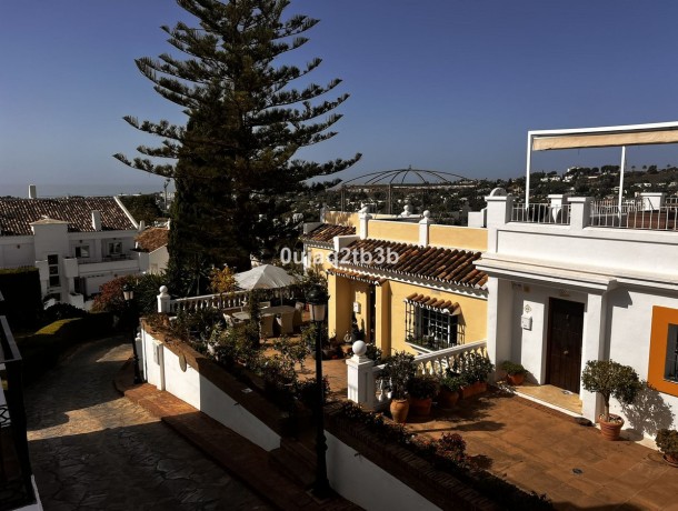 Townhouse for sale in Nueva Andalucía, Marbella