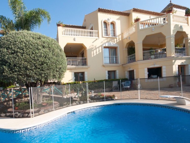 Villa for sale in Sierra Blanca, Marbella