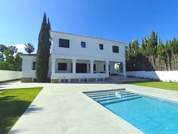 Villa for sale in Nueva Andalucía, Marbella