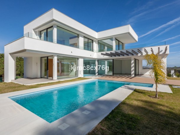 Villa for sale in La Cala Golf, Marbella