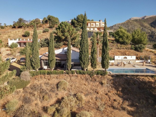 Villa for sale in Alozaina, Marbella