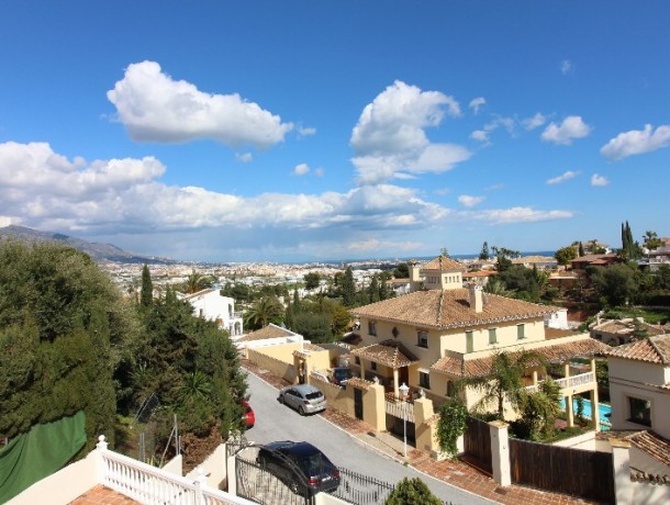 Villa for sale in Cerros del Aguila, Marbella
