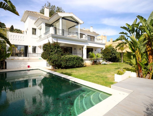 Villa for sale in Nueva Andalucía, Marbella