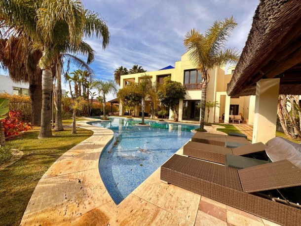 Villa for sale in Bahía de Marbella, Marbella