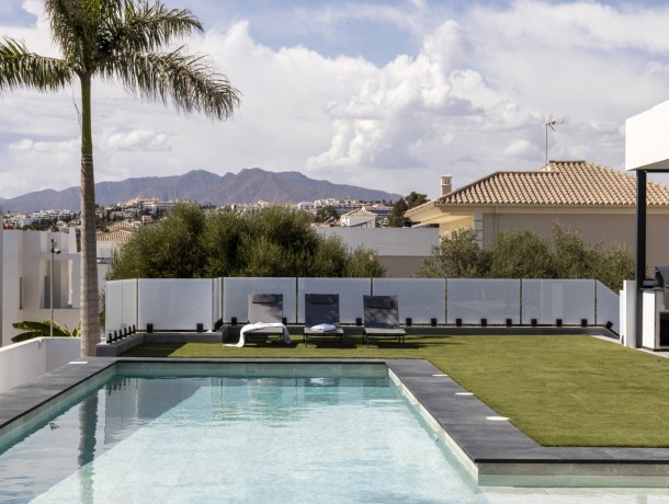 Villa for sale in Sierrezuela, Marbella
