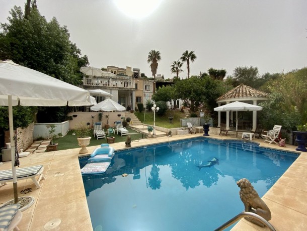 Villa for sale in Cerros del Aguila, Marbella