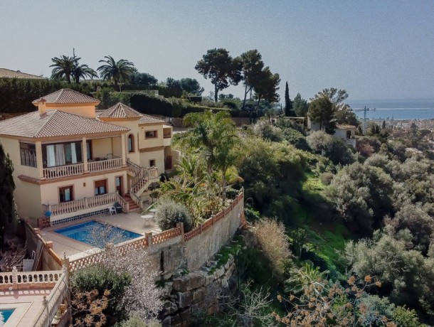 Villa for sale in El Rosario, Marbella