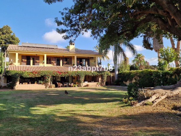 Villa for sale in Cortijo Blanco, Marbella