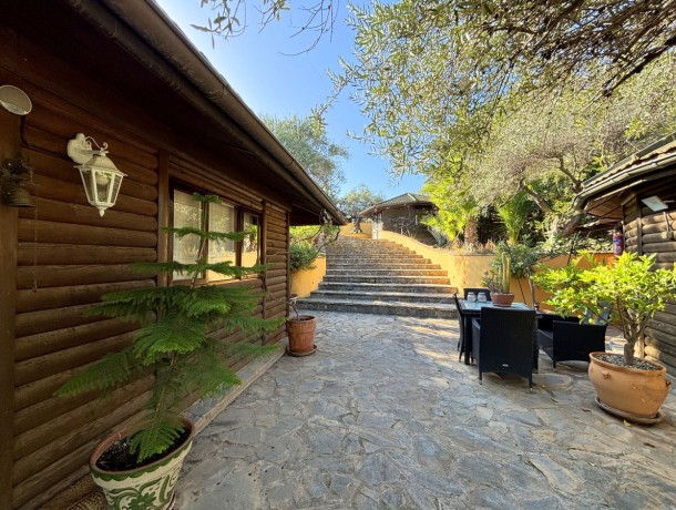 Villa for sale in Monda, Marbella