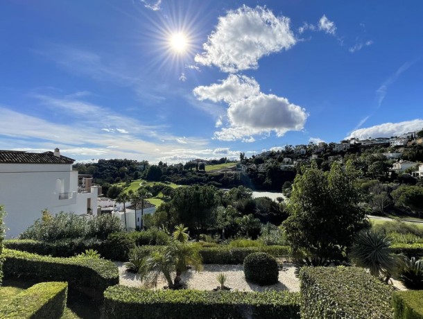 Apartment for sale in Los Arqueros, Marbella