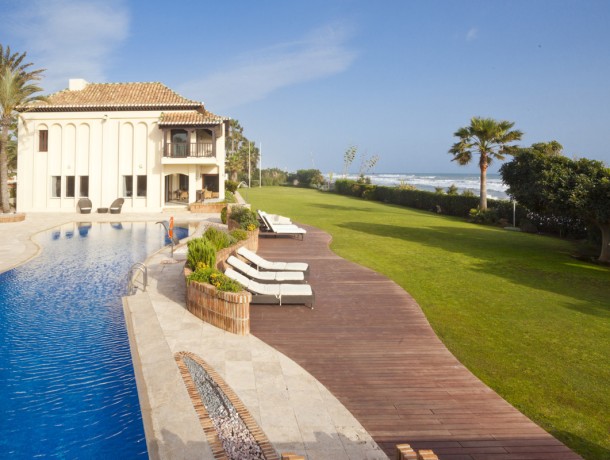 Villa for sale in Las Chapas, Marbella