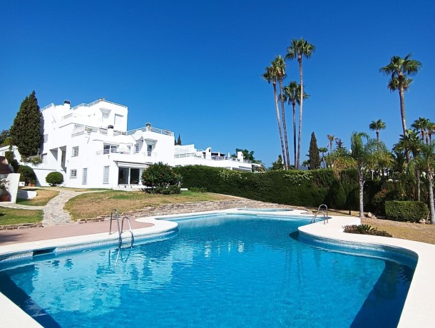 Apartment for sale in Nueva Andalucía, Marbella
