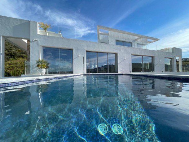 Villa for sale in La Cala Golf, Marbella