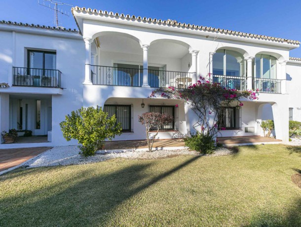 Commercial for sale in El Paraiso, Marbella