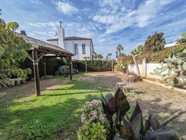 Villa for sale in The Golden Mile, Marbella