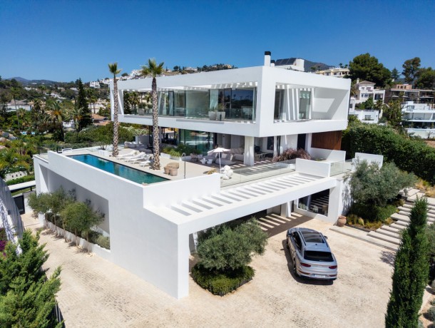 Villa for sale in La Quinta, Marbella