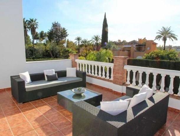 Villa for sale in Nueva Andalucía, Marbella