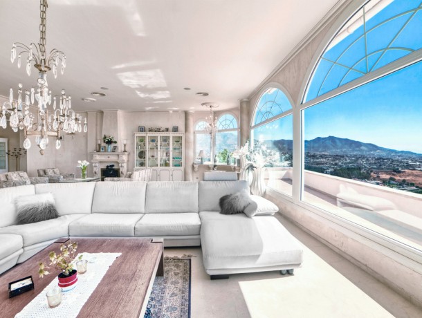 Villa for sale in Cerros del Aguila, Marbella