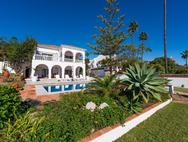 Villa for sale in La Duquesa, Marbella