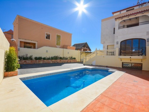 Villa for sale in Benalmadena, Marbella