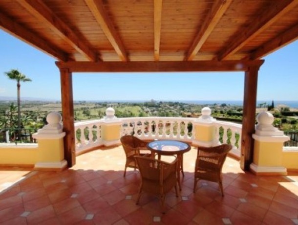 Villa for sale in El Paraiso, Marbella