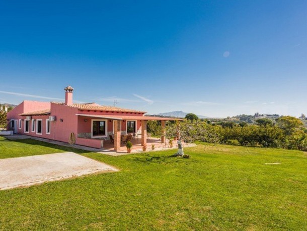 Villa for sale in Estepona, Marbella