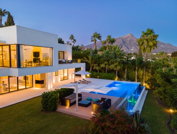 Villa for sale in Nueva Andalucía, Marbella