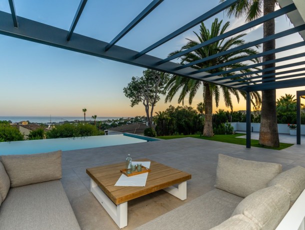 Villa for sale in Elviria, Marbella