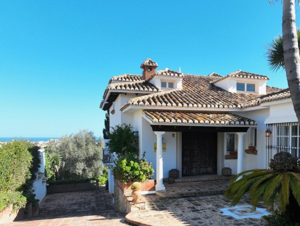 Villa for sale in Sierrezuela, Marbella