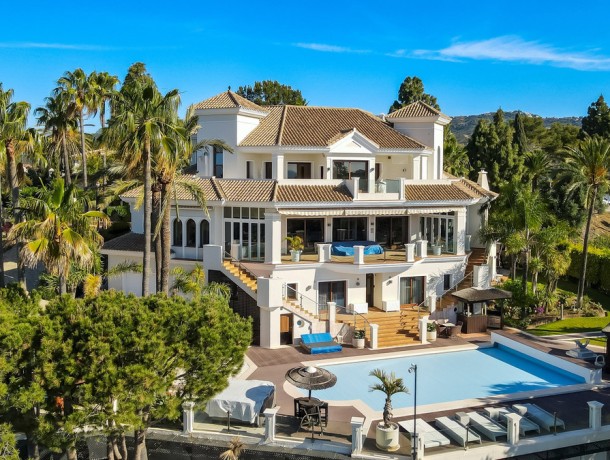 Villa for sale in Hacienda Las Chapas, Marbella