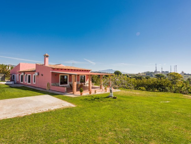 Villa for sale in Estepona, Marbella
