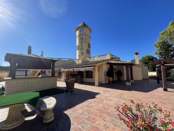 Commercial for sale in El Paraiso, Marbella