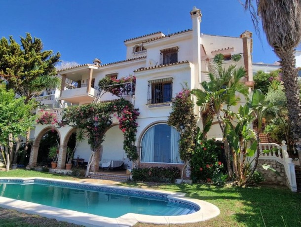 Villa for sale in Málaga Este, Marbella