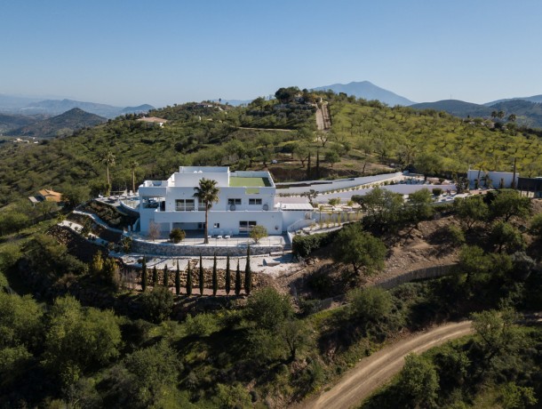 Villa for sale in Guaro, Marbella