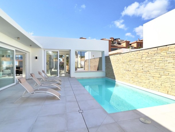 Villa for sale in Riviera del Sol, Marbella