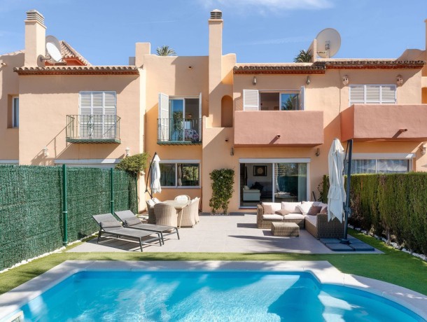 Townhouse for sale in Nueva Andalucía, Marbella