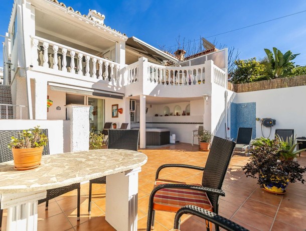 Villa for sale in Calahonda, Marbella