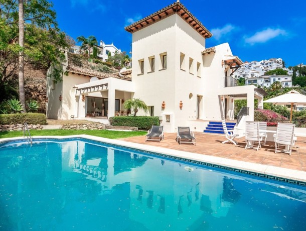 Villa for sale in Los Arqueros, Marbella