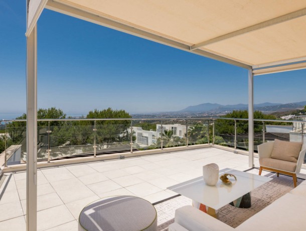 Villa for sale in Sierra Blanca, Marbella